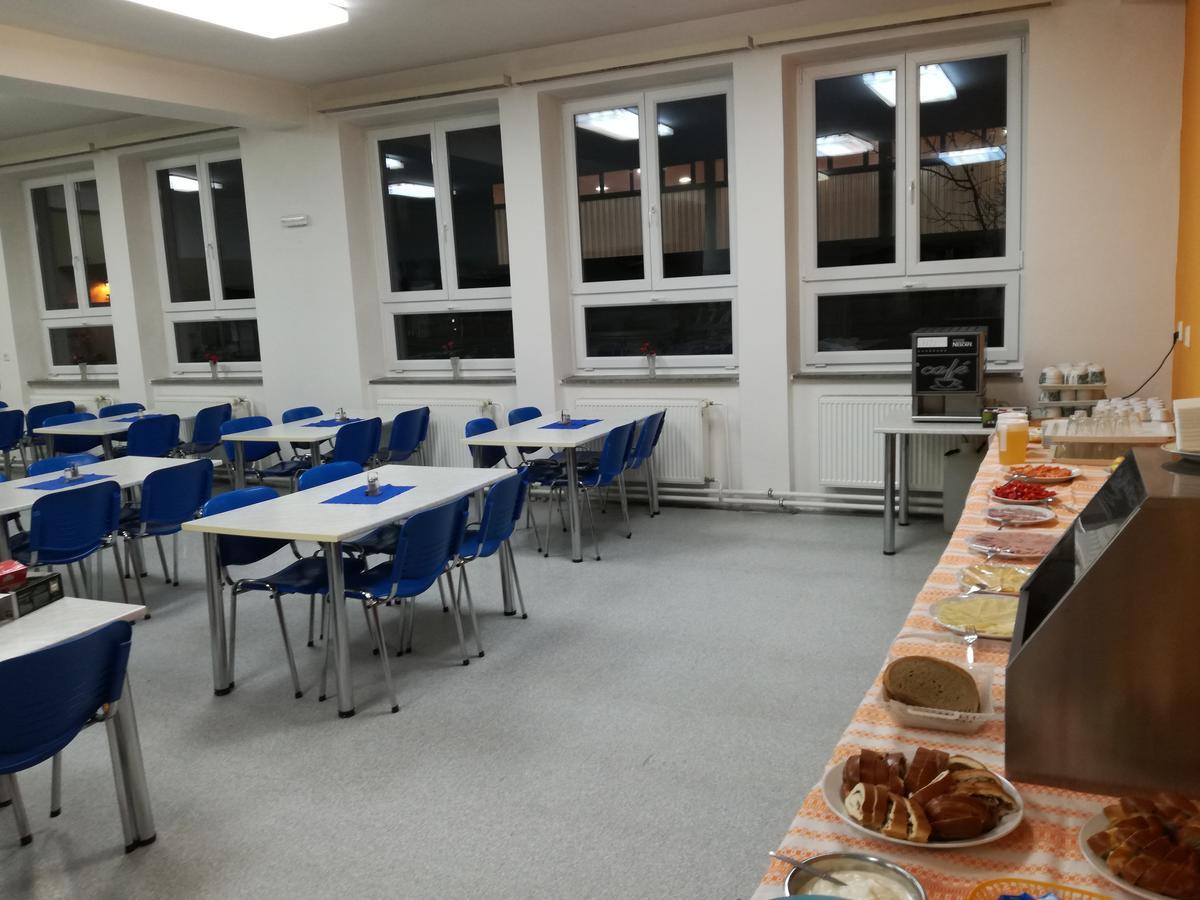 Tauferovy Koleje Vandrarhem Brno Exteriör bild